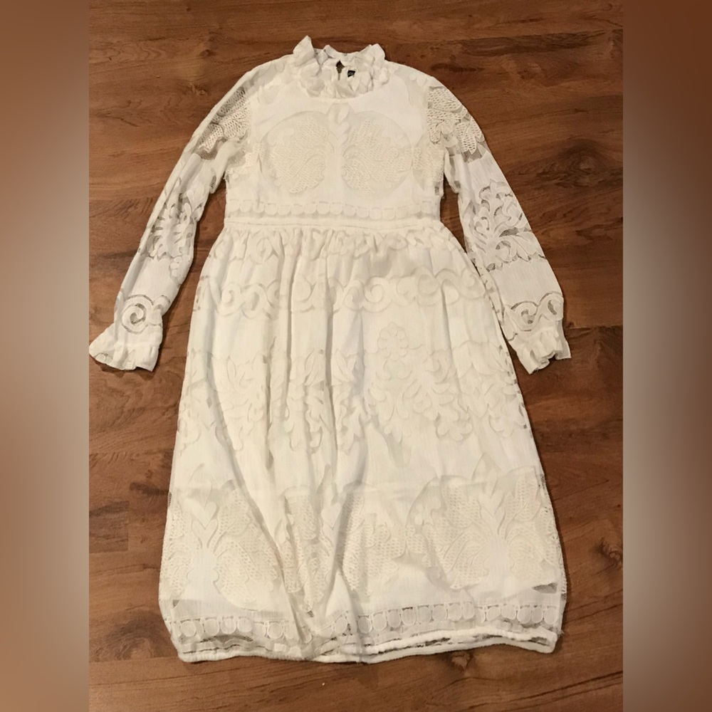 EUC stunning Lace Layered white Dress From Urban outfitters Size Small S Midi
